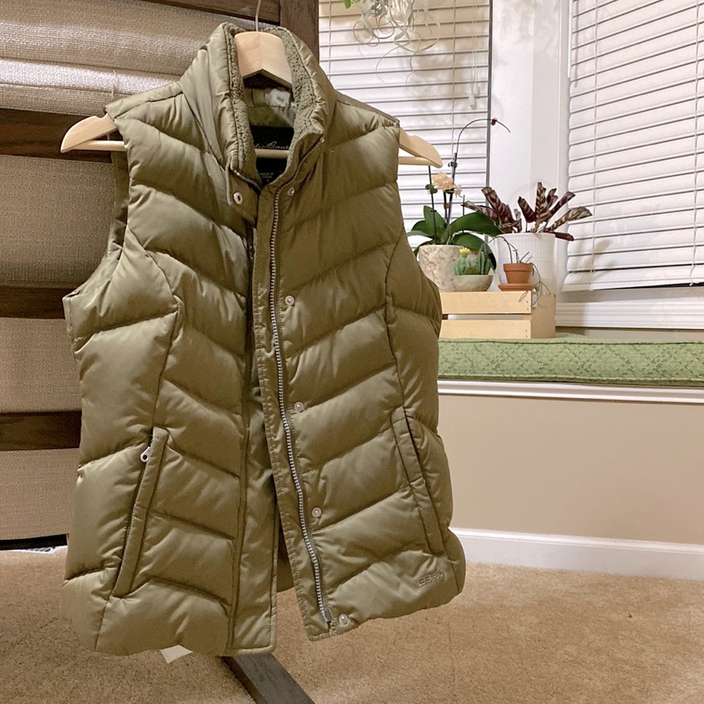 Eddie Bauer, Small, Shell & Lining. 100% Polyester, Insulation: Goose Down
